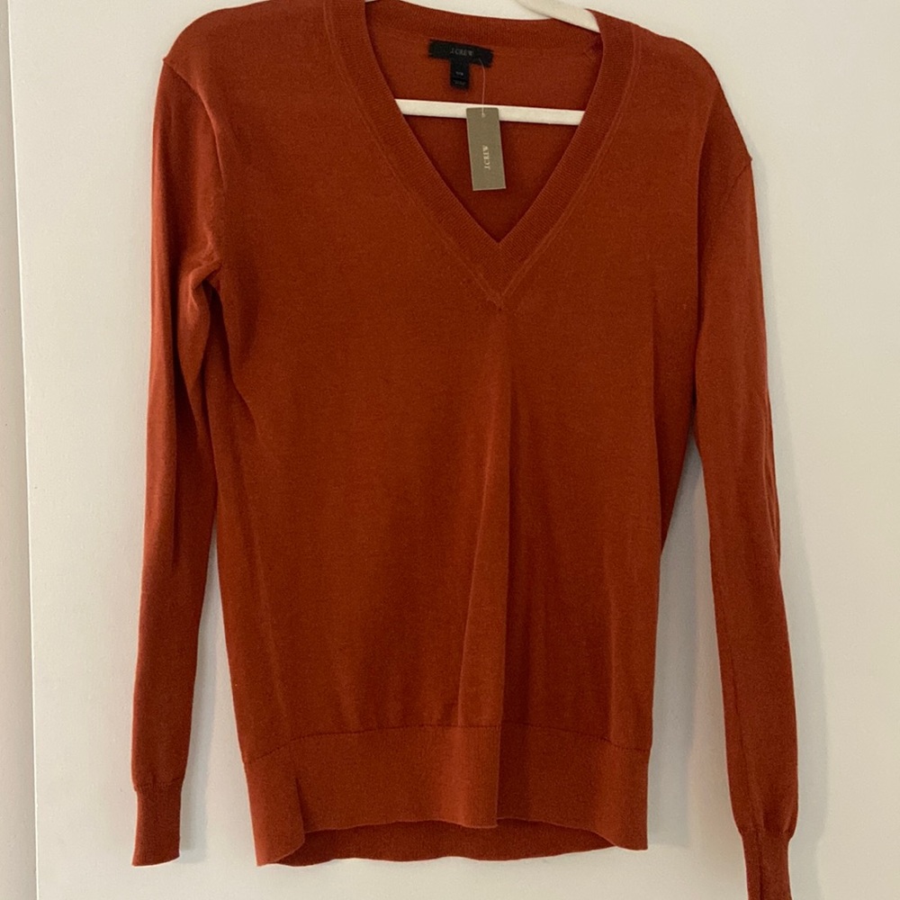 J Crew v- neck sweater in burnt orange/rust color size XXS